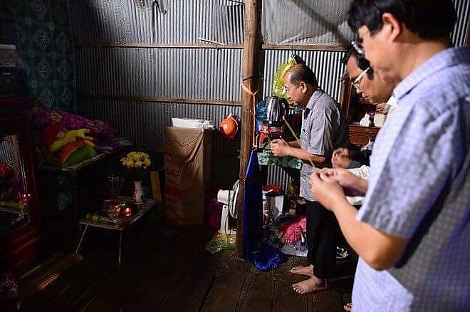 Vụ bé rơi xuống ống sâu 35m: Cha mẹ Hạo Nam ngậm ngùi đón thi thể con ngày Tết