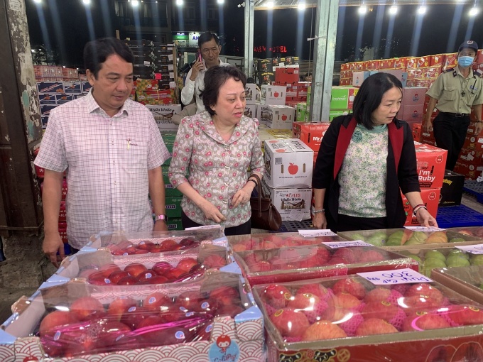 Tăng cường kiểm tra và tiêu dùng an toàn thực phẩm trong ngày Tết