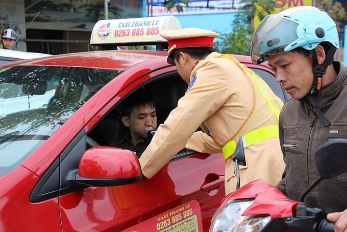 Phạt đến 40 triệu đồng khi lái xe uống rượu, bia ngày Tết