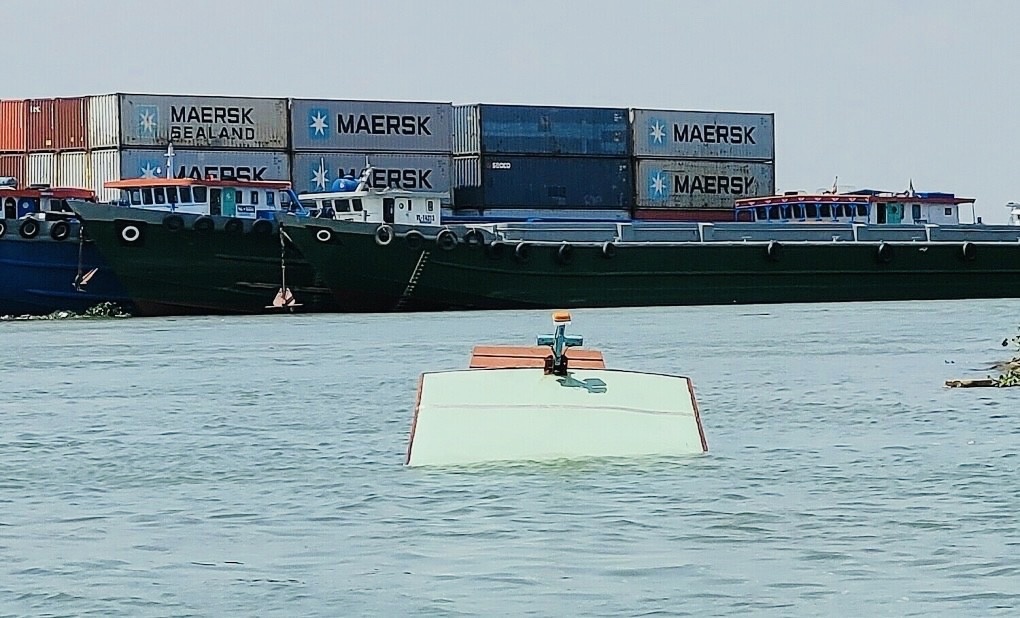 Lật thuyền trên sông Đồng Nai: 12 người rơi xuống sông, 1 người tử vong