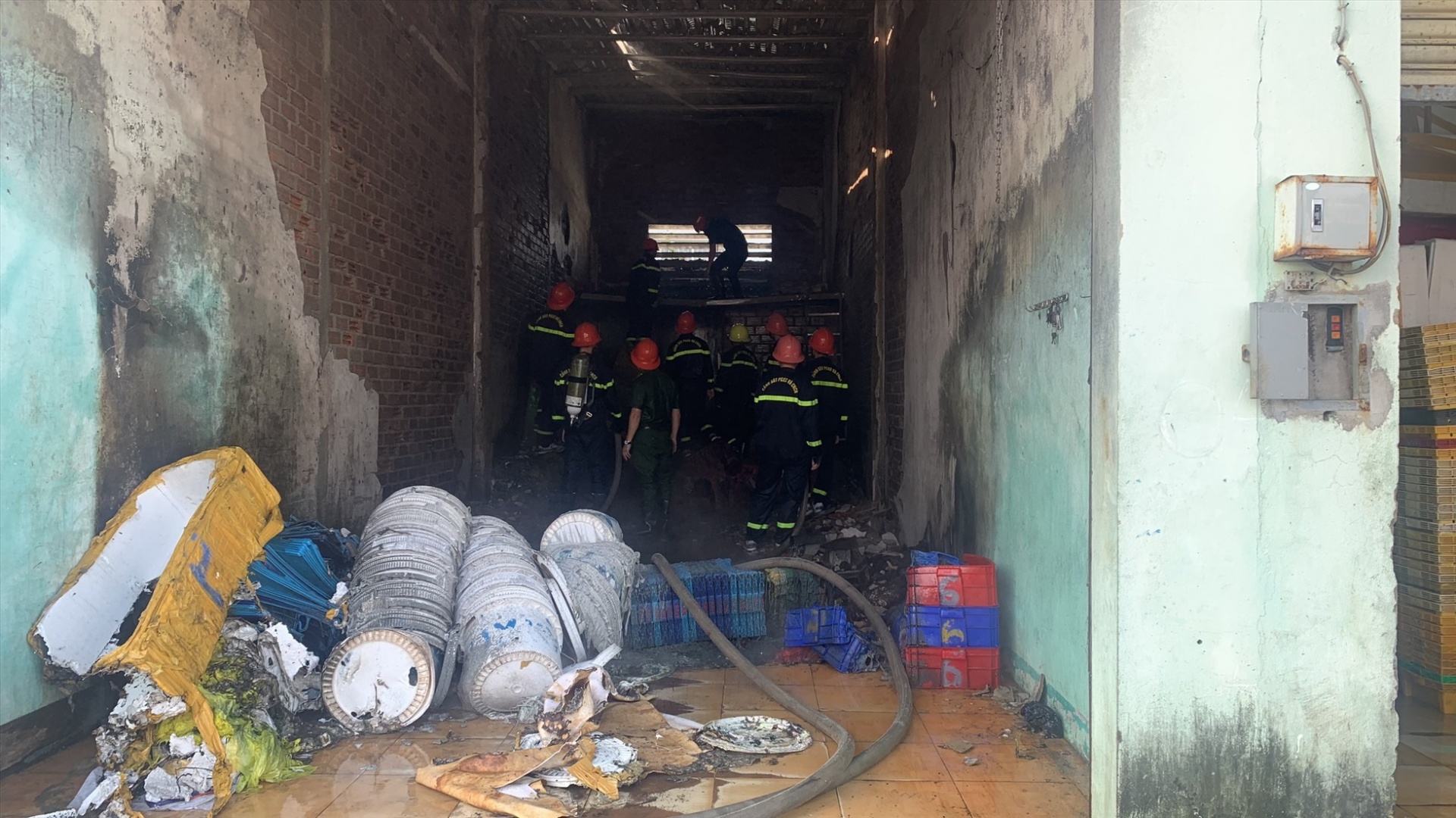 Cháy ki-ốt trong cảng cá Quy Nhơn, 1 người chết, 1 người bị thương nặng