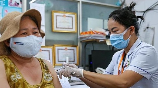 Tăng phụ cấp ưu đãi với viên chức y tế dự phòng, y tế cơ sở lên 100%