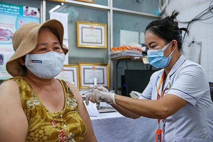 Tăng phụ cấp ưu đãi với viên chức y tế dự phòng, y tế cơ sở lên 100%