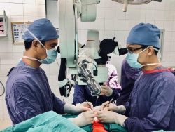 Mất ATLĐ, nữ công nhân bị quấn tóc vào máy khiến toàn bộ da đầu bị giật đứt rời