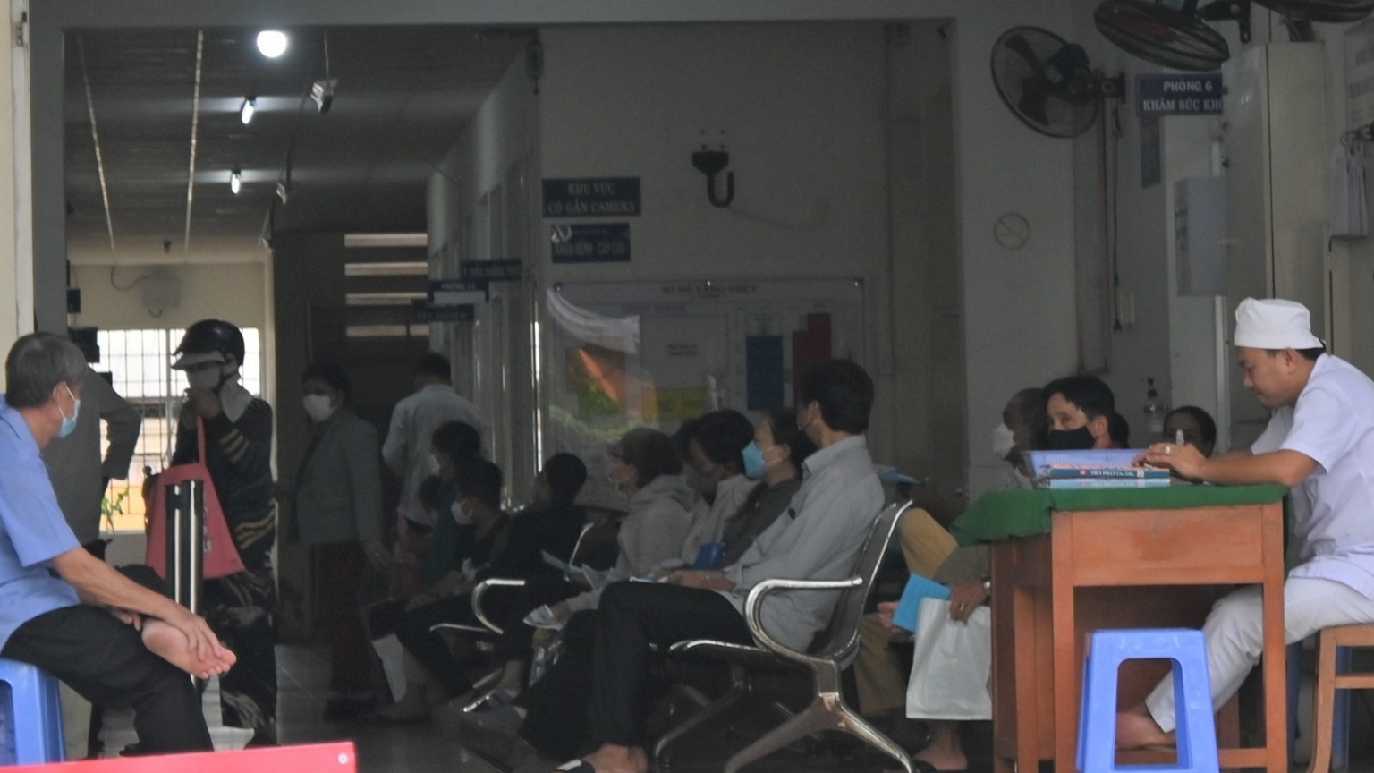 Tiền Giang: Hàng trăm nhân viên y tế nghỉ việc trong 5 năm