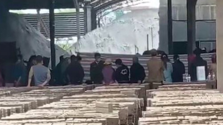 Một công nhân tử vong do ngã vào máy làm gạch