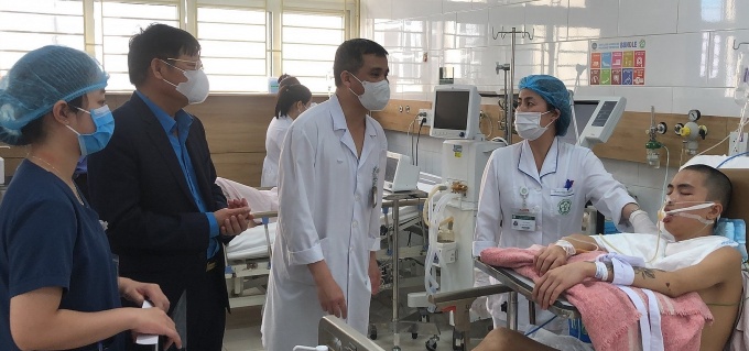 Tổng LĐLĐ VN kịp thời động viên, chia sẻ với nạn nhân vụ ngộ độc