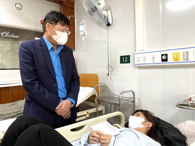 Tổng LĐLĐ VN kịp thời động viên, chia sẻ với nạn nhân vụ ngộ độc