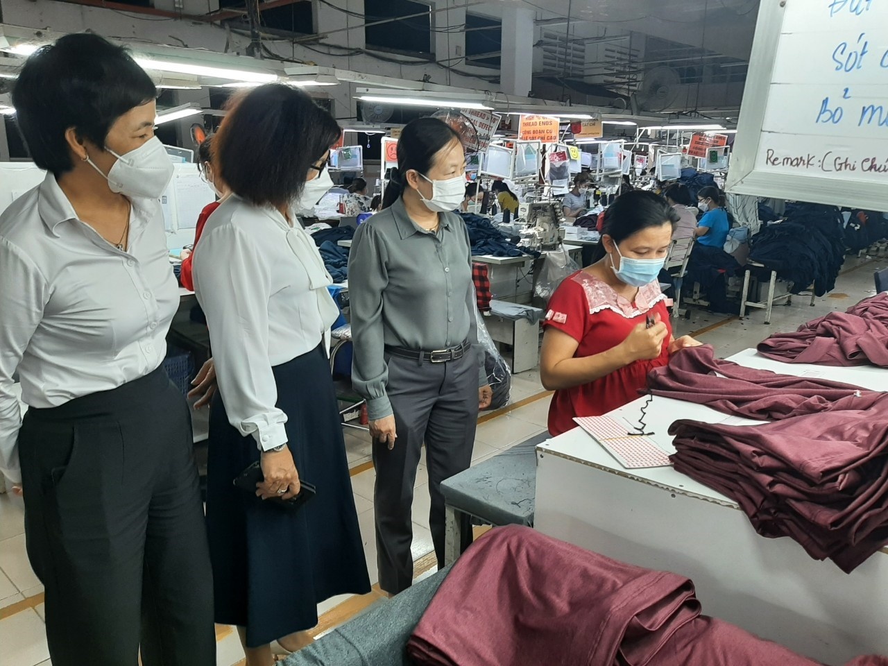 Công đoàn tích cực hỗ trợ giảm thiểu, phòng tránh bệnh nghề nghiệp cho người lao động