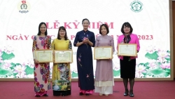 Phấn đấu trở thành người phụ nữ thành đạt, người mẹ, người vợ hạnh phúc