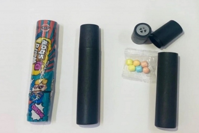 Quảng Trị: 10 học sinh nhập viện vì ăn, ngậm thổi kẹo đồ chơi