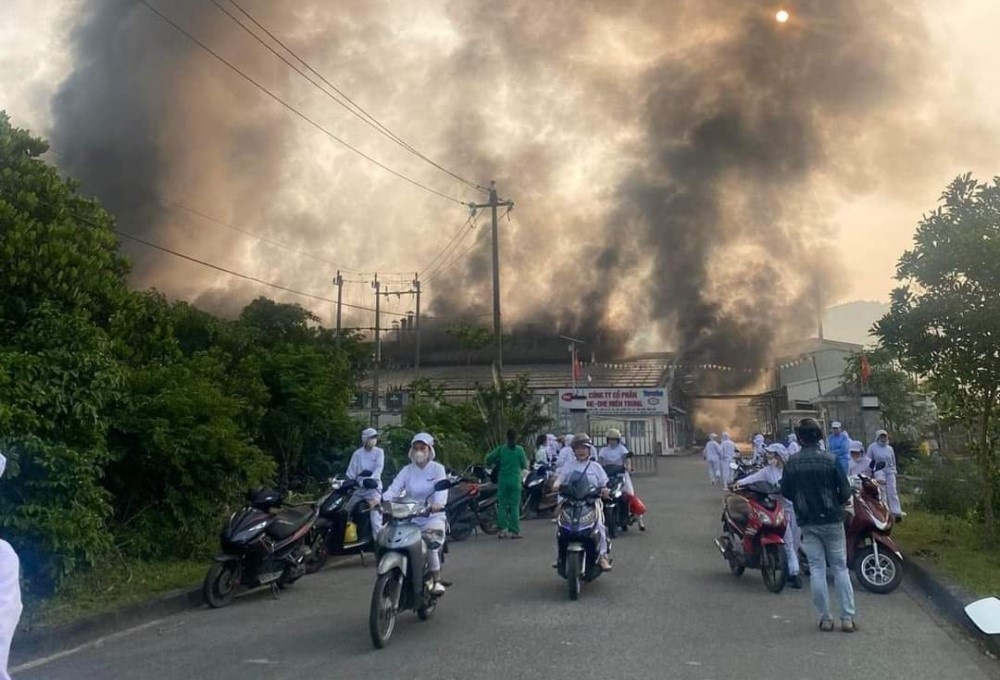 Cháy lớn tại Công ty CP  One One miền Trung, gần 300 lao động ảnh hưởng đến việc làm