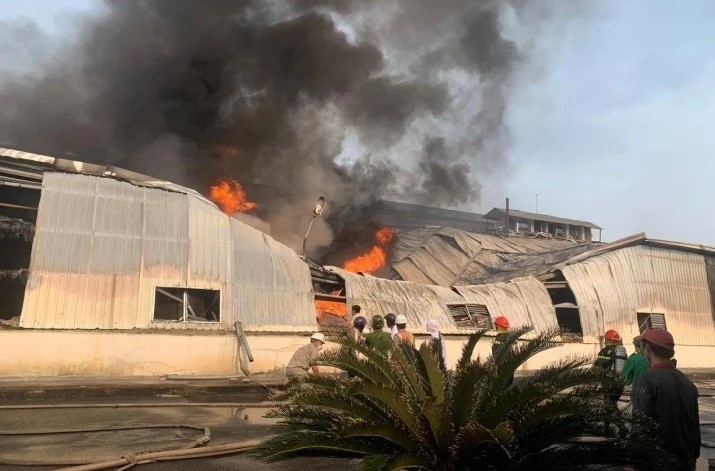 Cháy lớn tại Công ty CP  One One miền Trung, gần 300 lao động ảnh hưởng đến việc làm