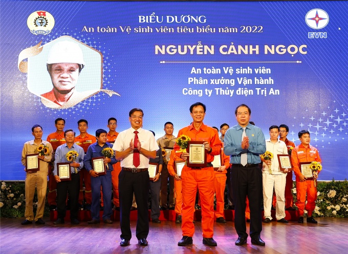 Kinh nghiệm về phát huy vai trò của an toàn vệ sinh viên trong ngành Điện