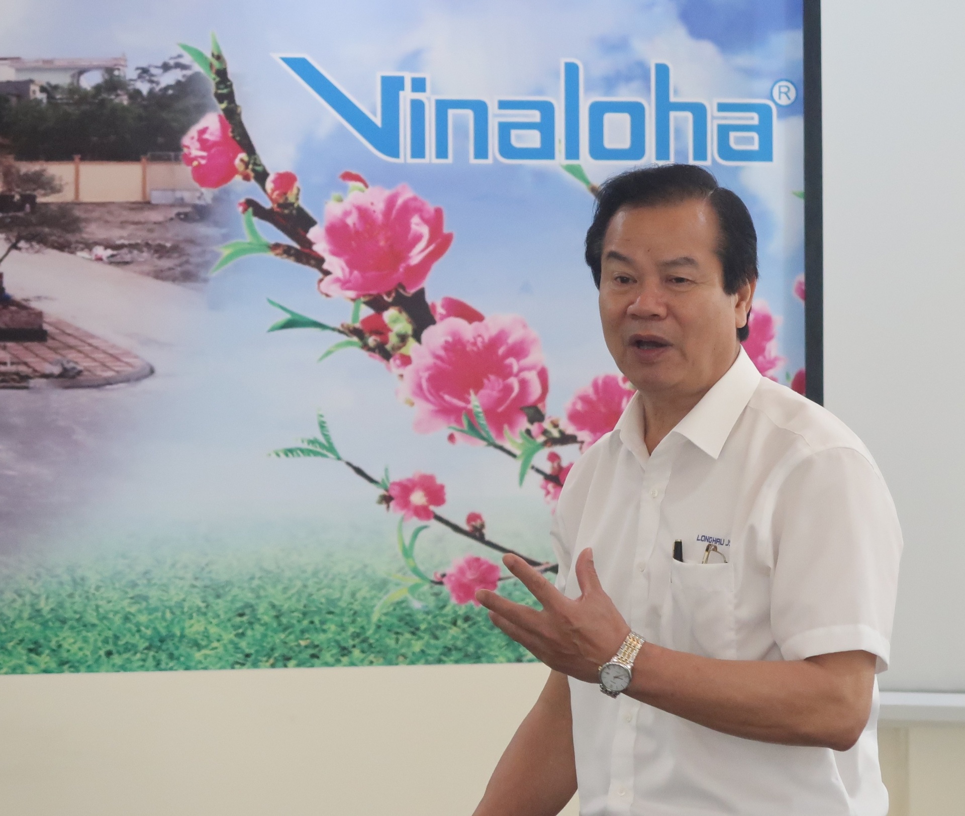 Người lao động góp cây xanh làm đẹp môi trường làm việc ở Thái Bình