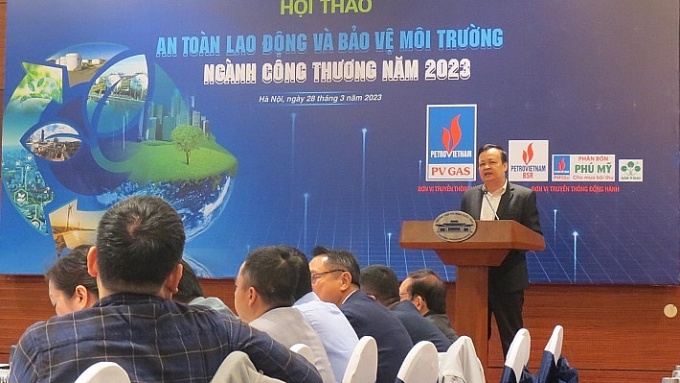 Nguy cơ tác động xấu đến sức khỏe người lao động do môi trường không đảm bảo