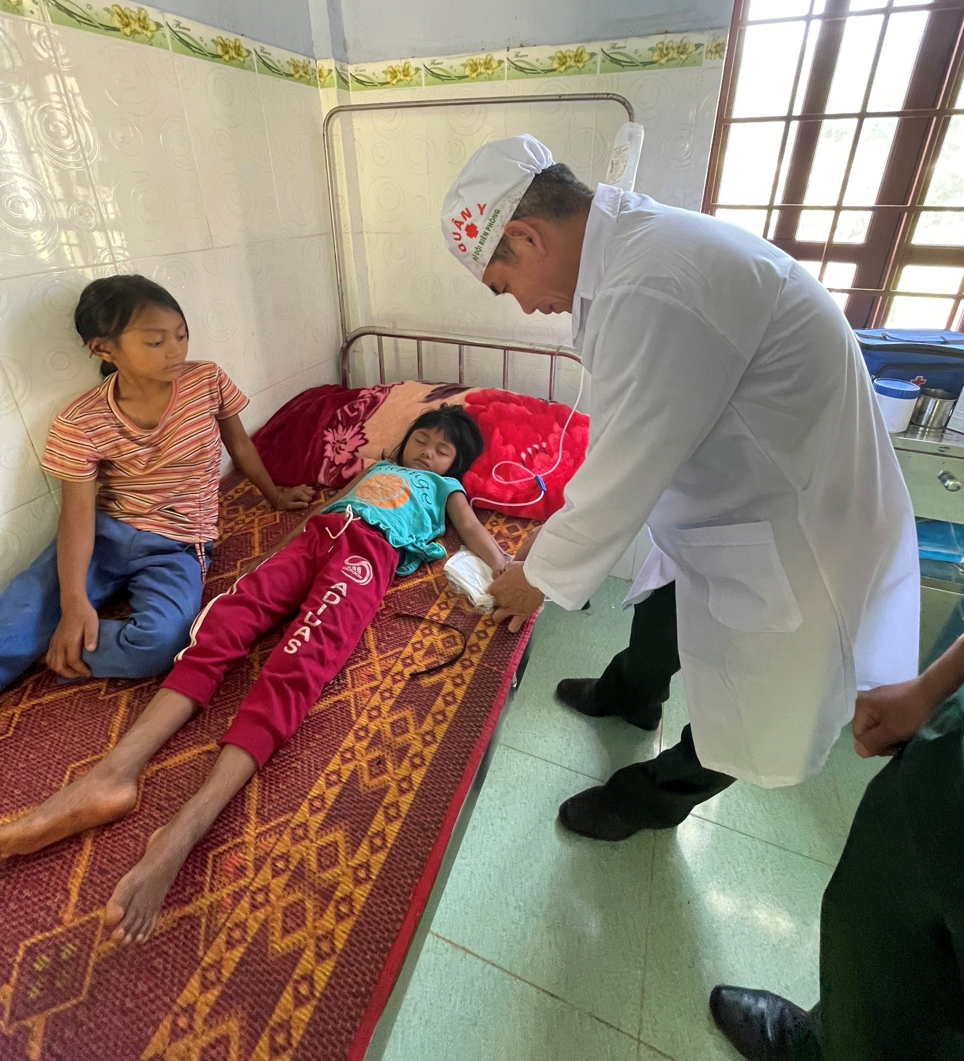 Kịp thời cứu 2 cháu nhỏ bị ngộ độc nấm ở Quảng Trị