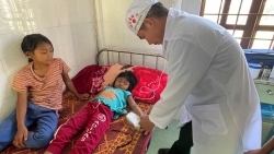 Kịp thời cứu 2 cháu nhỏ bị ngộ độc nấm ở Quảng Trị