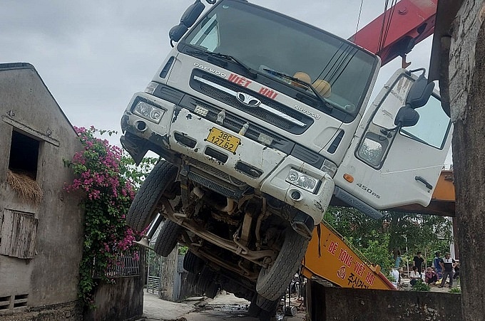Một công nhân tử vong do đoạn cần xe cẩu văng trúng