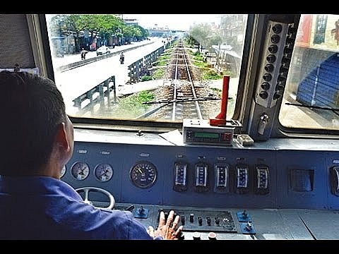 Đề xuất sửa quy định về độ tuổi của người được cấp phép lái tàu