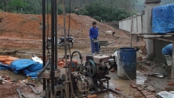 Người phụ nữ mất toàn bộ da đầu khi đang khoan giếng