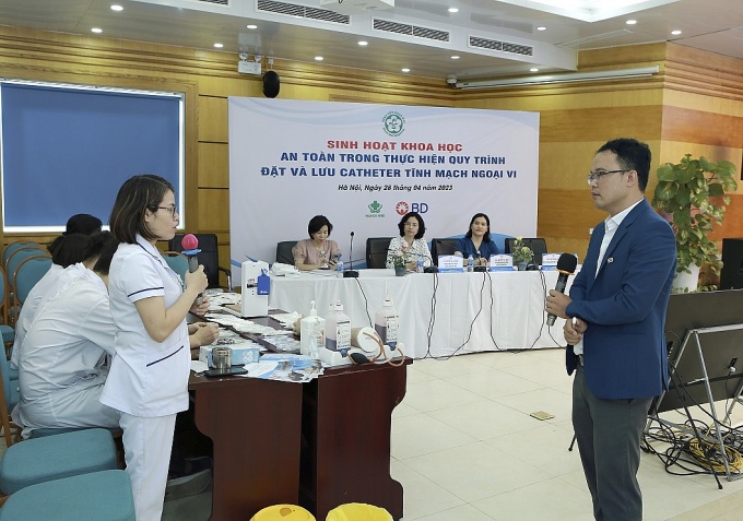 Tập huấn an toàn trong thực hiện quy trình đặt và lưu catheter tĩnh mạch ngoại vi