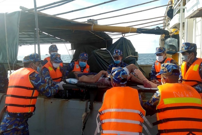 3 ngư dân thương vong sau vụ nổ do vớt vật thể lạ trên biển