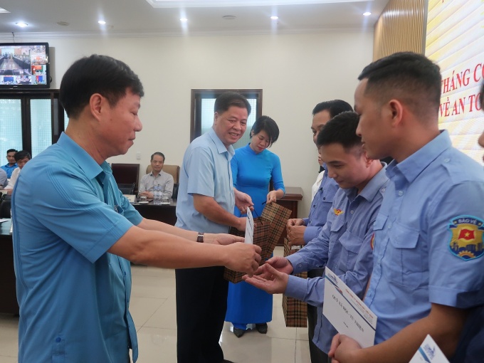 Chăm lo sâu sát, động viên người lao động tin tưởng vào tương lai phát triển của ngành