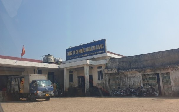 Quảng Bình: Phát hiện đỉa trong bình nước uống nguyên tem tại trường mầm non