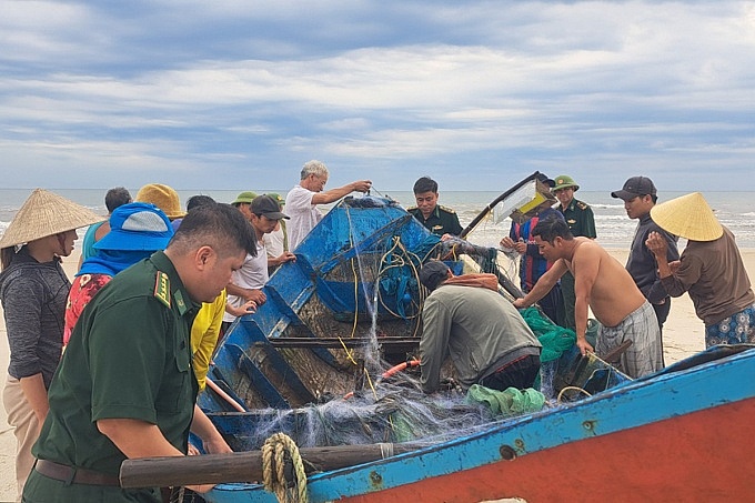 Tìm thấy thi thể nghi là ngư dân mất tích ở vùng biển Quảng Trị