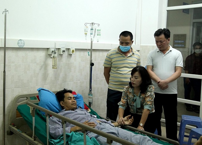 Người chồng tràn dịch màng phổi, xuất huyết dạ dày