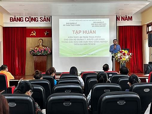 Bồi dưỡng kiến thức an toàn thực phẩm cho cán bộ, nhân viên phụ trách bếp ăn tập thể