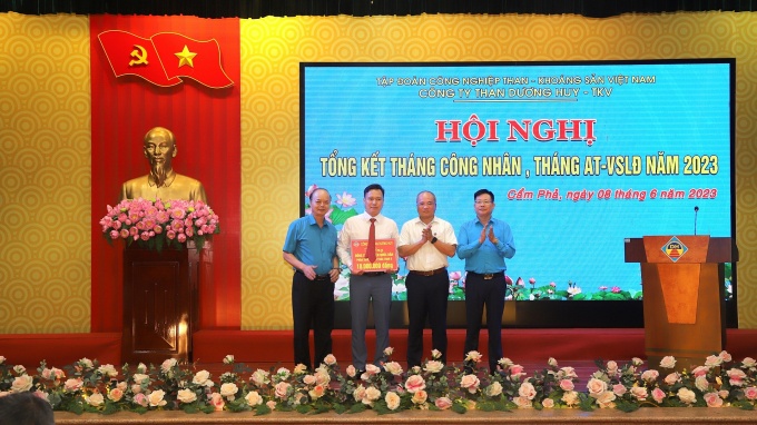 Than Dương Huy: Nhiều hoạt động thiết thực cải thiện môi trường làm việc cho công nhân