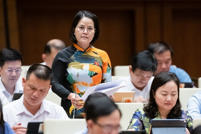 ĐBQH Nguyễn Hoàng Bảo Trân phát biểu tại phiên thảo luận. Ảnh: daibieunhandan.vn