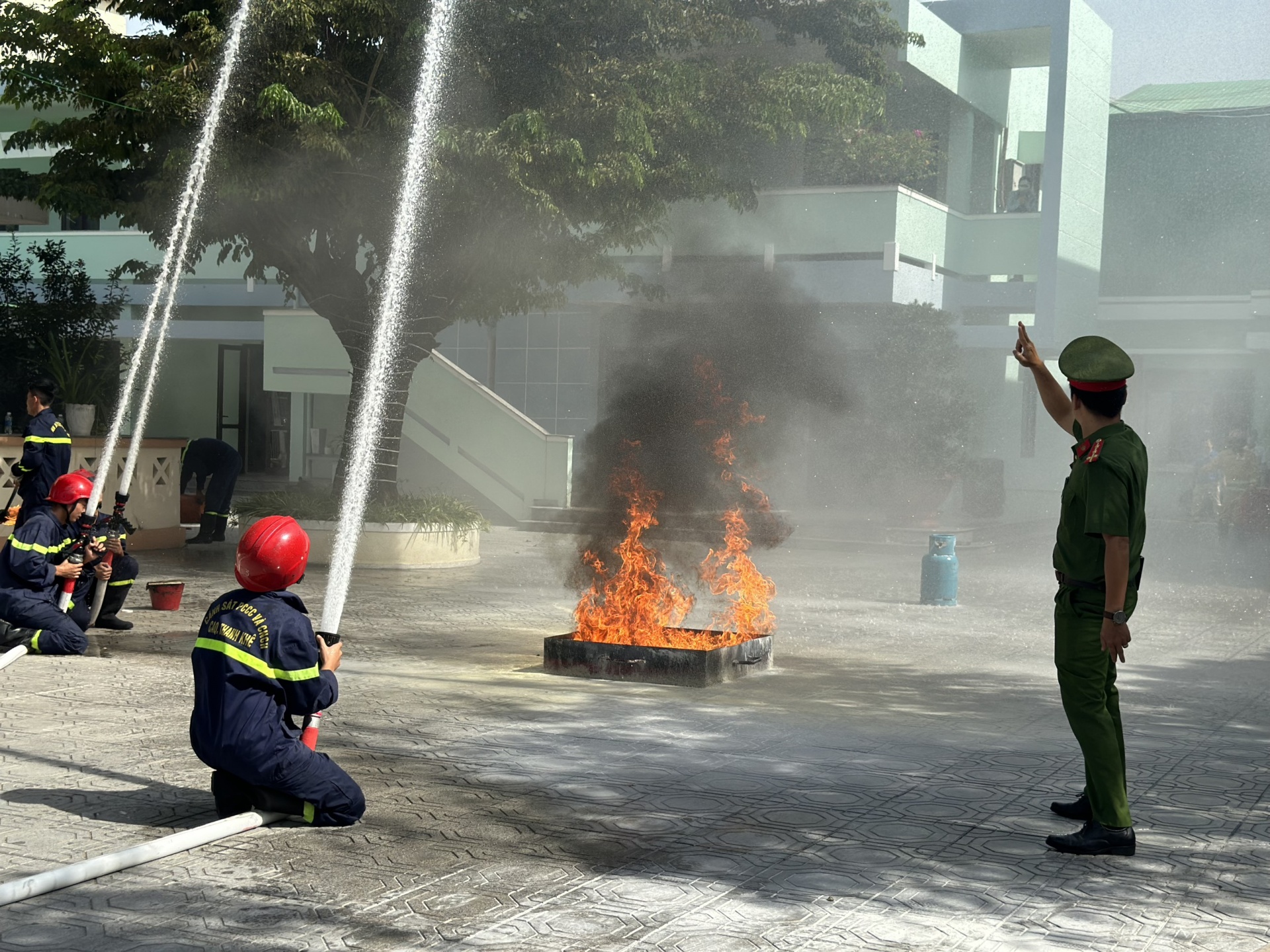 Diễn tập chữa cháy, cứu người tại Công ty CP Đường sắt Đà Nẵng-Quảng Nam