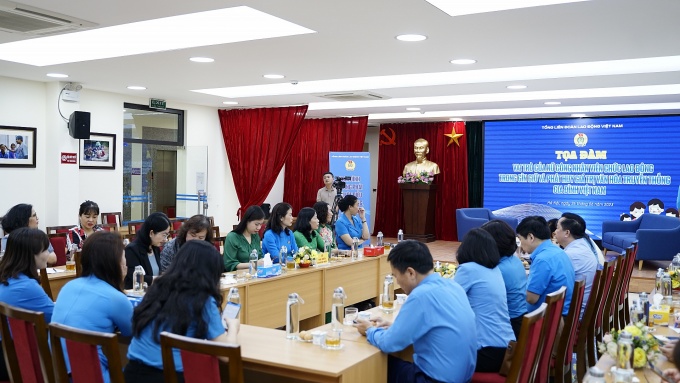 “Công đoàn là “nguồn chi viện” chúng tôi xây dựng gia đình hạnh phúc “Công đoàn là “nguồn chi viện” chúng tôi xây dựng gia đình hạnh phúc