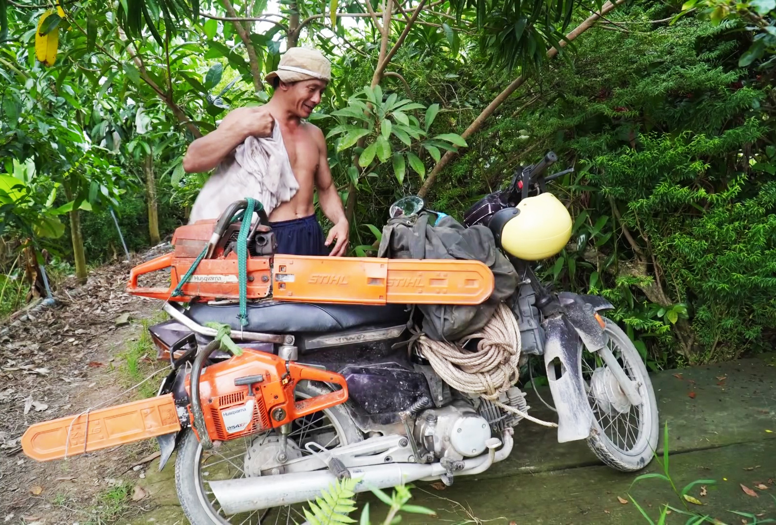 Gian nan phận nghề của những “vua khỉ” ở miền Tây