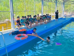 Nhiều lớp dạy bơi miễn phí cho trẻ em dịp hè ở Đà Nẵng