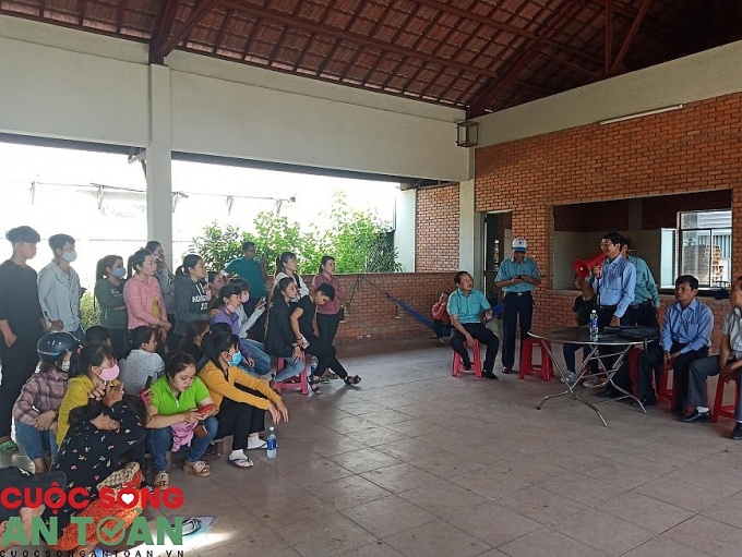 Phức tạp về thủ tục, NLĐ khó thực hiện quyền khởi kiện doanh nghiệp nợ bảo hiểm xã hội