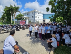 Công nhân đồng loạt ngừng việc vì môi trường ô nhiễm