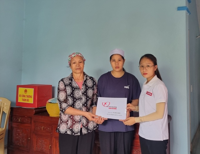 Công đoàn hỗ trợ thân nhân người lao động tử vong do tụt lở, vùi lấp