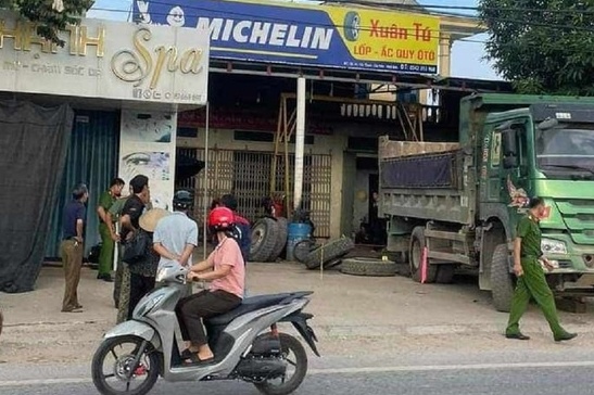 Nổ lốp xe tải, chủ gara ô tô và tài xế tử vong