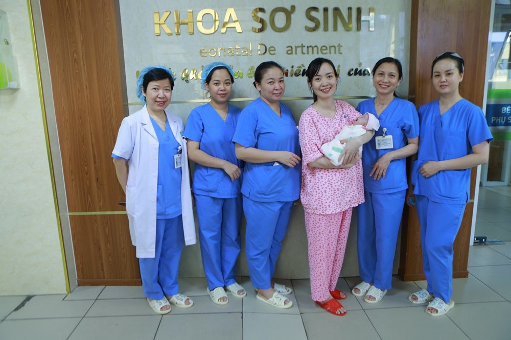 Bệnh viện Phụ Sản Hà Nội - kỳ tích nuôi dưỡng thành công bé sinh non 400gr