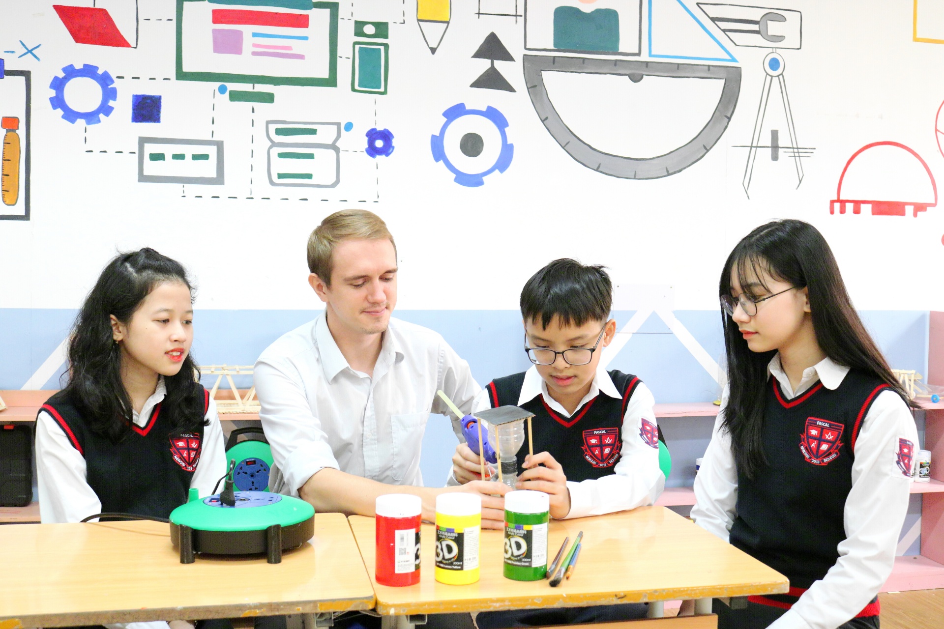 Chọn trường quốc tế, học phí chưa tới 54 triệu đồng/năm: Con được học những gì?