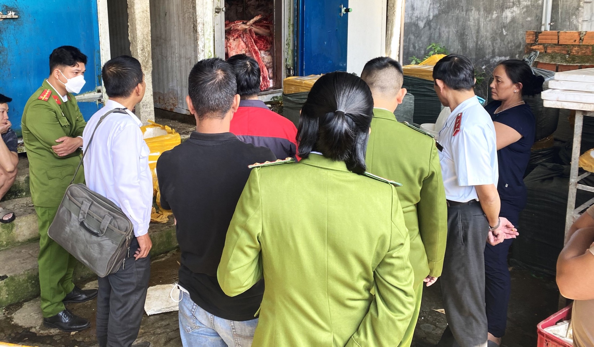 Kinh hãi mức nhiễm khuẩn vượt 60 lần từ 3 tấn thịt bẩn bị bắt ở Huế