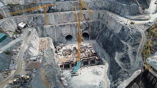 Đá rơi tại công trình Thủy điện Hòa Bình mở rộng khiến công nhân tử vong