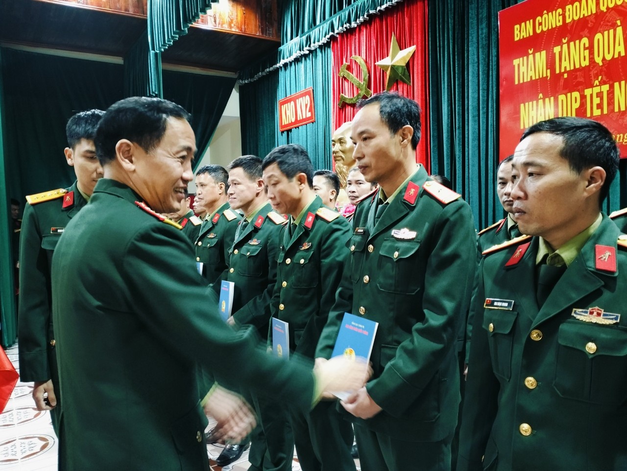 Chia sẻ, động viên cán bộ, đoàn viên có hoàn cảnh khó khăn