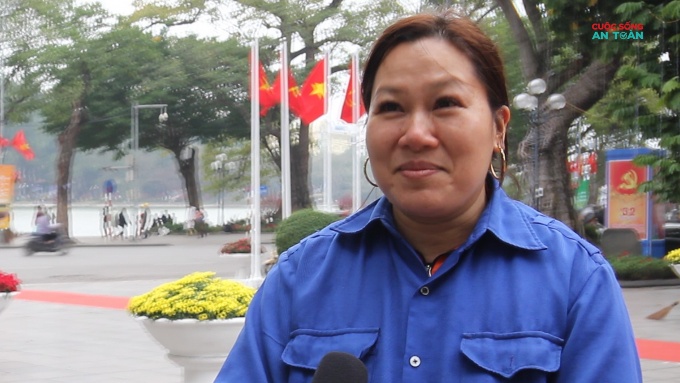 Chủ tịch Quốc hội Vương Đình Huệ chúc Tết công nhân lao động Thủ đô