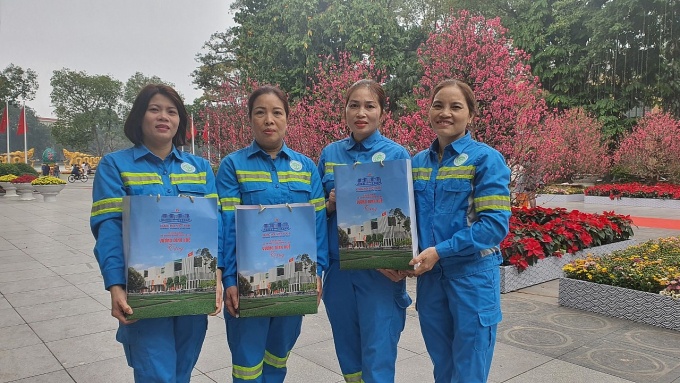 Chủ tịch Quốc hội Vương Đình Huệ chúc Tết công nhân lao động Thủ đô