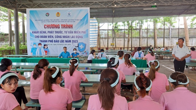 Chăm sóc sức khỏe toàn diện cho người lao động trong các khu công nghiệp Chăm sóc sức khỏe toàn diện cho người lao động trong các khu công nghiệp